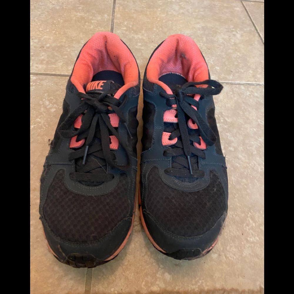 3/20 deal Nike shoes/ Sneakers unisex
